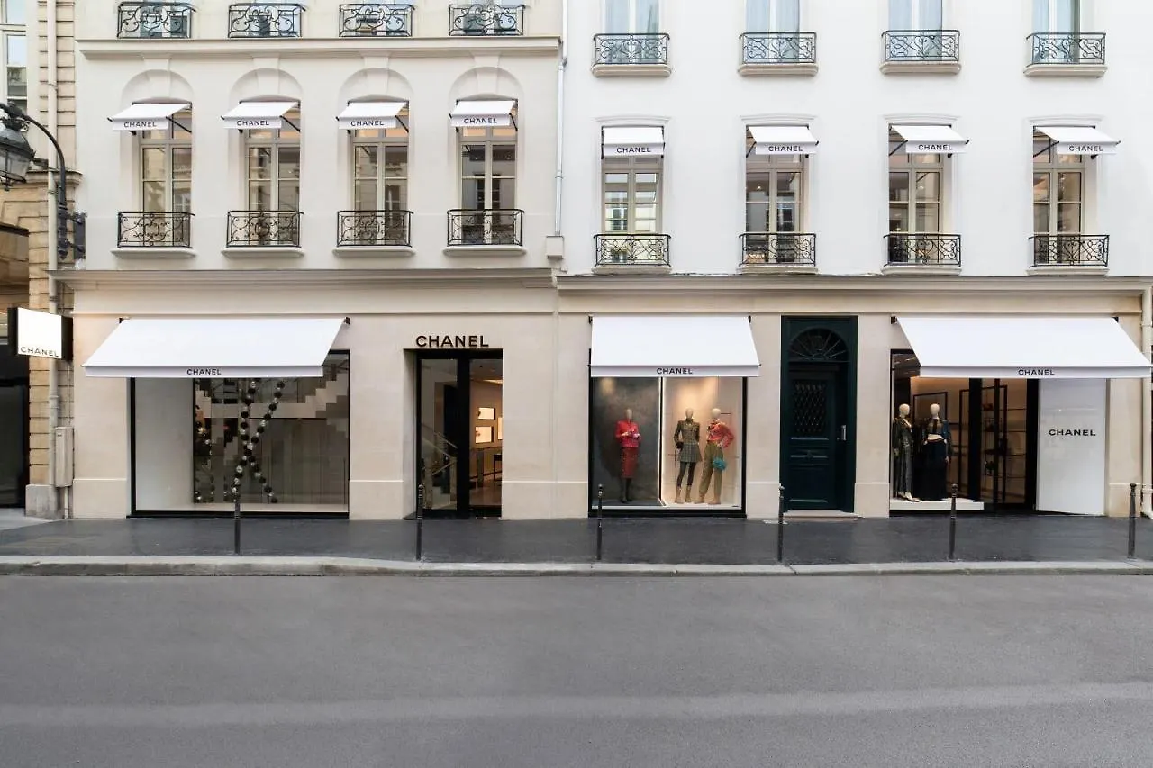 Chic Apartment On The Famous Shopping Rue Du Faubourg Saint-Honore Street Paris France
