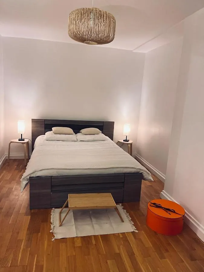 Chic Apartment On The Famous Shopping Rue Du Faubourg Saint-Honore Street París