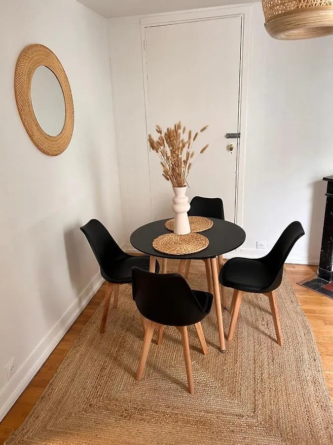 Chic Apartment On The Famous Shopping Rue Du Faubourg Saint-Honore Street Paris 0*,